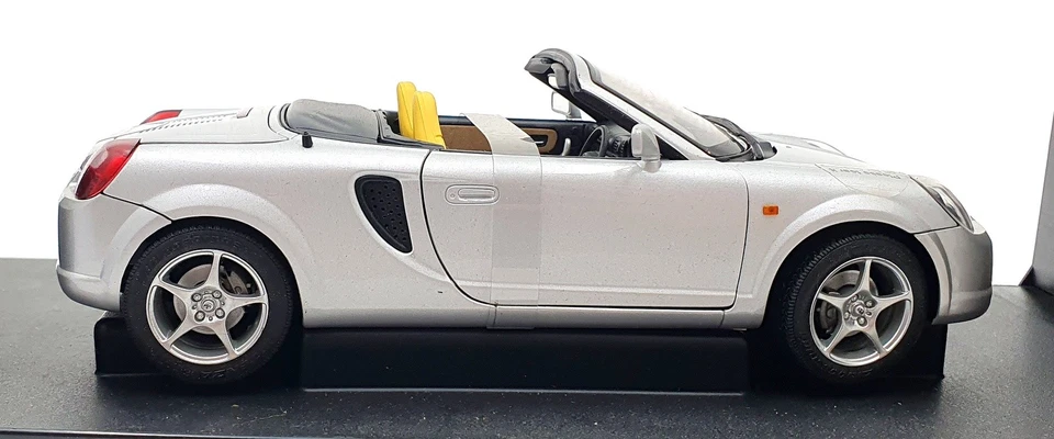 Autoart escala 1/18 Deicast 78716 - Toyota MR2 Spyder 2000 RHD - plateado Foto 4 de 4