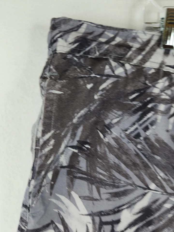 St. John's Bay Mens 2XL Gray Tropical Floral Plaid Board Shorts Swim Trunks - Image 2 of 4