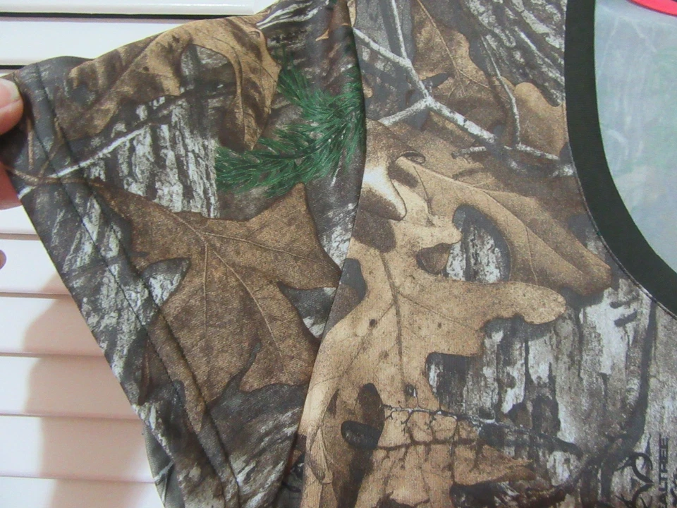 Top Under Armour Camuflado Mujer L Camuflaje Árboles Hojas Diseñado para Mantener el Fresco Seco Foto 2 de 4