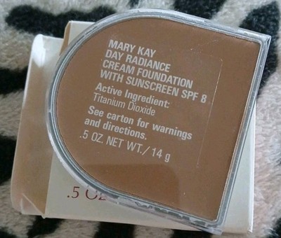 New Mary Kay Day Radiance Cream Foundation D .5  Antique Ivory W / Spf 8 - 6298 