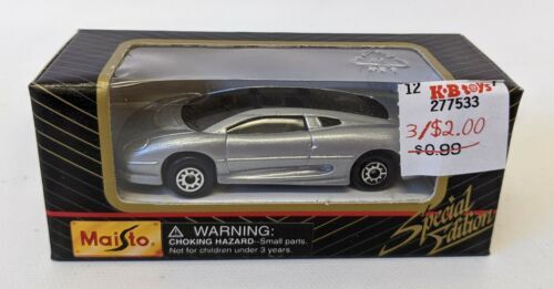 JAGUAR XJ220 vert de 1992 au 1/12 d MAISTO 33201 voiture miniature