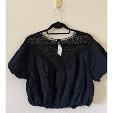 Top corto Abercrombie & Fitch negro encaje ganchillo yugo manga abullonada mediano nuevo con etiquetas boho
