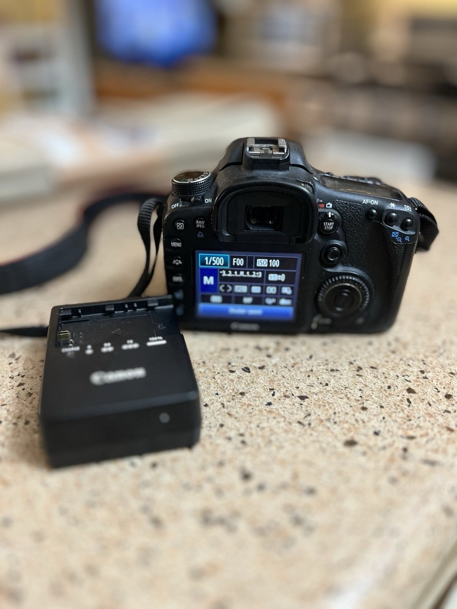 Canon EOS 7D DSLR Digital Camera Body with Battery, Charger and Sandisk 128  GB