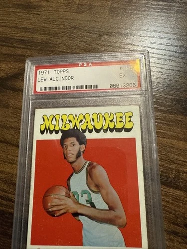 1971-72 Topps - Kareem Abdul-Jabbar #100 Lew Alcindor on Card