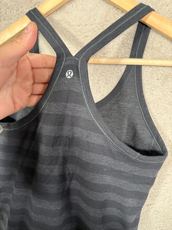 Camiseta sin mangas lululemon power y mujer talla 4 rayas negras Foto 2 de 4