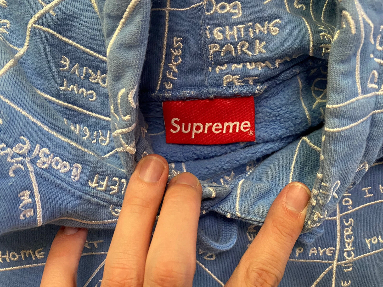 Felpa con cappuccio Supreme Gonz ricamata mappa blu colombia SS19 taglia large uomo