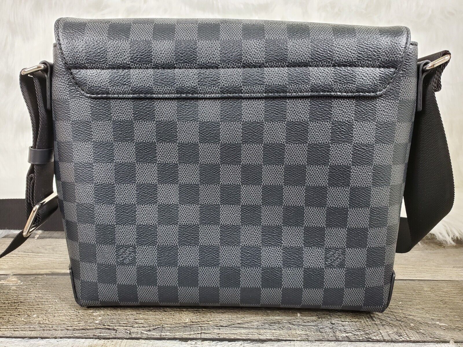 Replica Louis Vuitton District PM Bag Damier Graphite Maps N40238