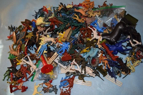 Marx, Auburn, Lido, etc older playset & bag fig's- over 5 pounds of plastic