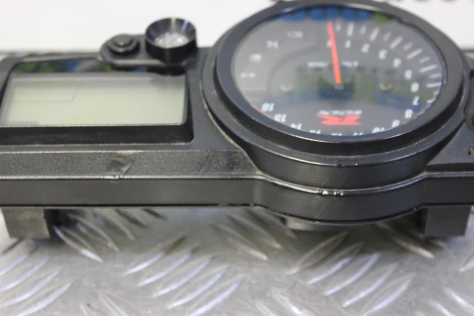 Suzuki GSXR 750 Clocks Dash Speedo 21k miles 2004 2005 K4 K5 GSXR750 B149 - Image 4 of 4
