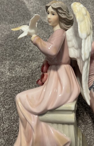 Grandeur Noel Collector’s Edition 2001 Porcelain Angel with Dove. Stunning! - Picture 11 of 11