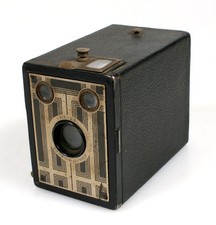 ART DECO VINTAGE BOX CAMERA