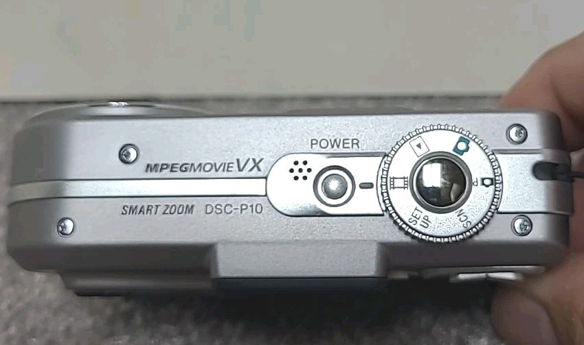 Sony Digital Camera Cybershot DSC-P10 5.0MP Silver w 16 Mb Memory