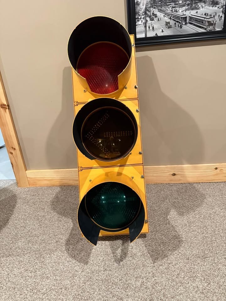 Mancave Christmas Idea Authentic Eagle Durisig Traffic Light 12"  LED Arrows  X