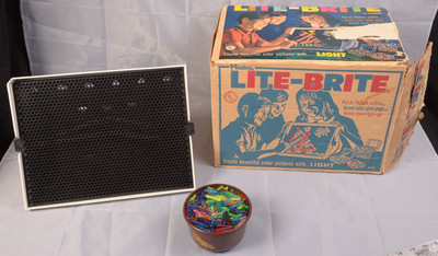 LITE BRITE 1967 Vintage Light Bright Hasbro Toy Working, 400+ Pegs & Box