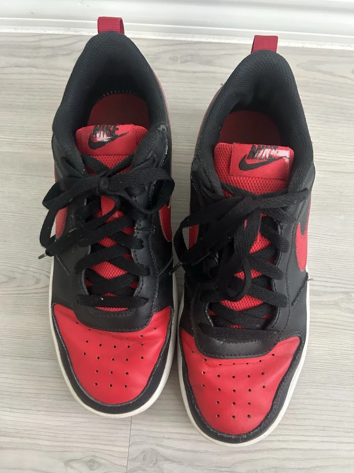 Nike Court Borough Low 2 GS 'Bred' BQ5448-007 Size (7Y). Women’s Size 8.5 - Image 3 of 4