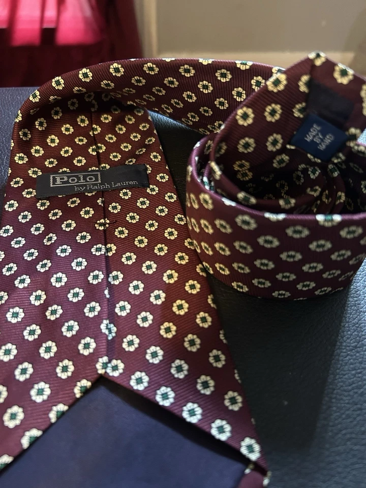Corbata vintage Polo Ralph Lauren para hombre, roja con patrón de escudo blanco verde, seda Repp Foto 2 de 4