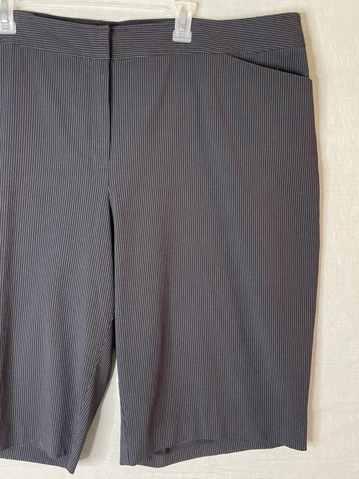 Apt 9 Womens Shorts 24W Black Pinstripe AVA Classic Preppy Solid Minimalist  - Image 3 of 4