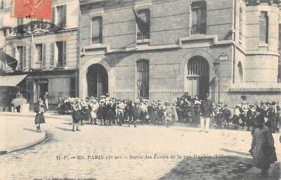 Old postcard 75 PARIS XVe SORTIE DES ECOLES DE LA RUE DUPLEIX GIRLS