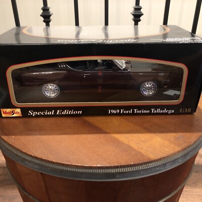 '69Fordフォード Torinoトリノ Talladegaタラデガ 1/18 1/18 1969 FORD TORINO 