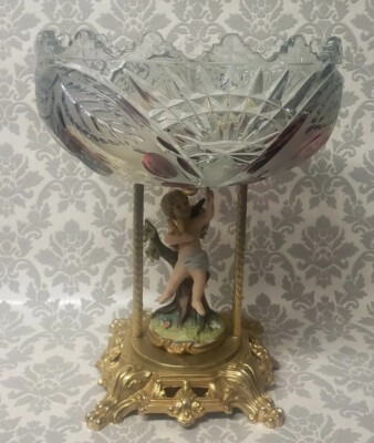 Capodimonte Italy, Kristallschale mit Cherub Porzellanfigur mit verziertem Messing