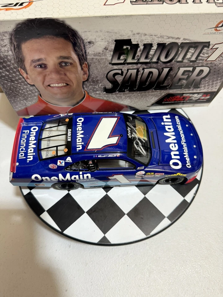Raro* Elliott Sadler #1 OneMain Financial Autografiado 2017 1/24 Diecast Foto 4 de 4