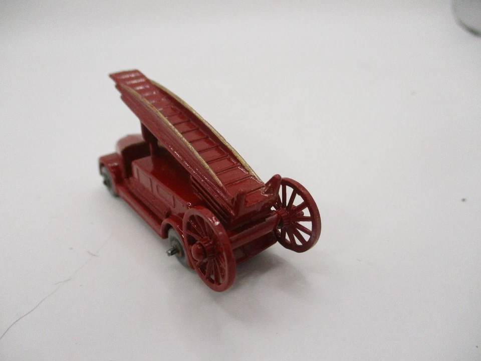 VINTAGE LESNEY MATCHBOX NO.9B-2 DENNIS FIRE ESCAPE TRUCK GPW RESTORED EXCELLENT - Image 4 of 4