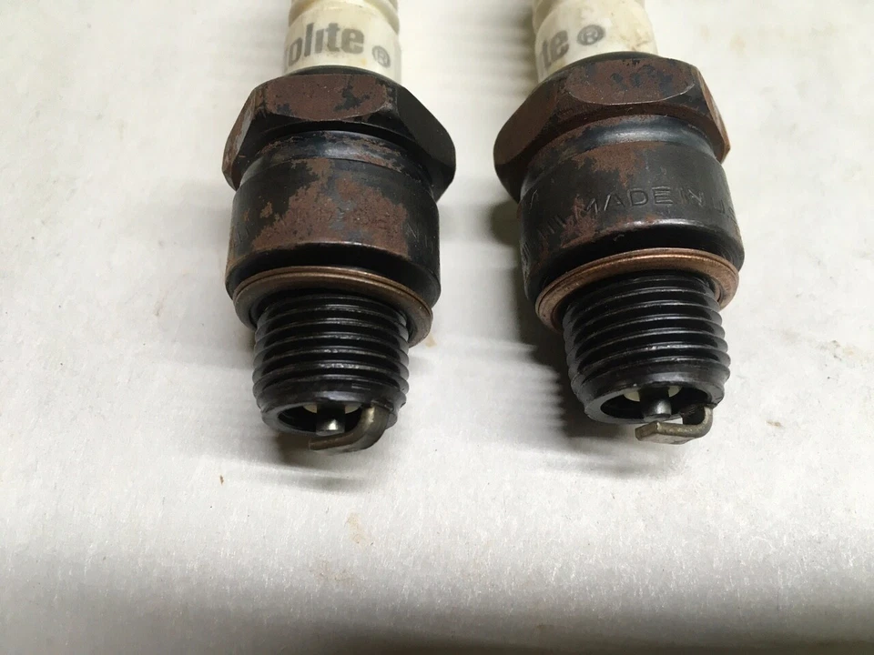 Nuevas bujías Autolite AE4 CANTIDAD 2  Foto 3 de 4