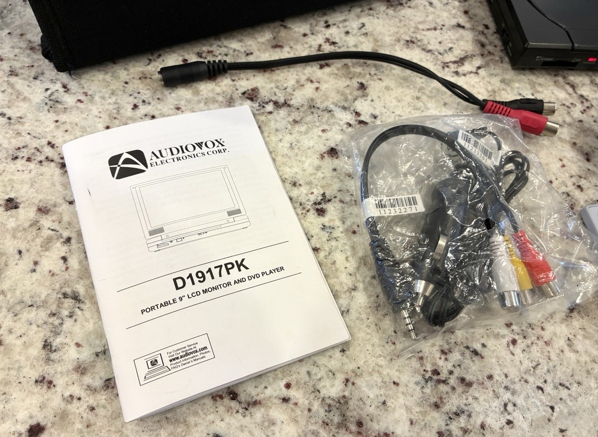 DVDボックス Audiovox Portable DVD Player D1917 + Remote Battery Cables Carry