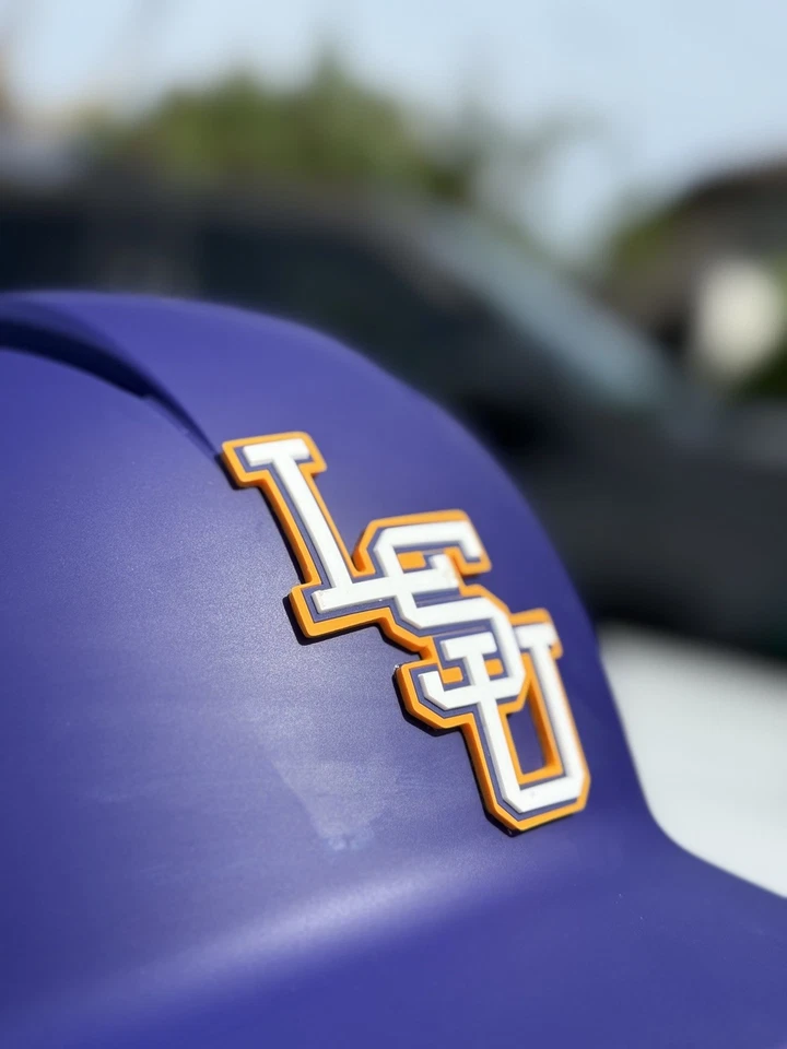 CASCO DE BATEO DE BÉISBOL LSU TIGERS CWS AUTÉNTICO MARUCCI PÚRPURA NUEVO RARO Foto 3 de 4