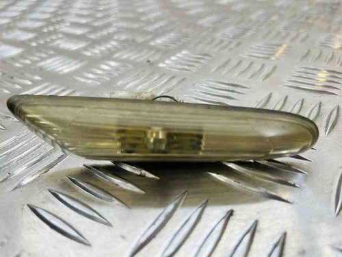 BMW 3 E90 Kotflügelblinker vorne links E11840 2.00 Diesel 2006 31818061