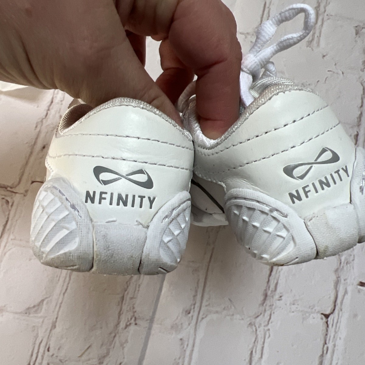 Nfinity Evolution Youth 12 White Cheer Shoes EUC W/ Carry Case