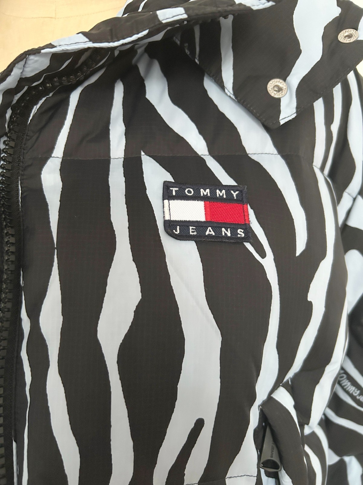 SOLD OUT tommy jeans zebra puffer jacket image 2