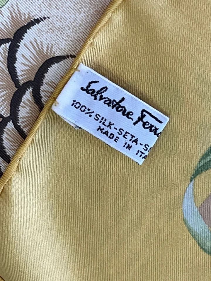 S4# Salvatore Ferragamo Floral Amarillo Seda Bufanda Cuadrada 34 pulgadas Hecho en Italia Foto 3 de 4