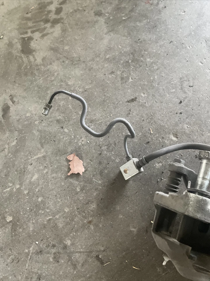 Conjunto de pinza de freno delantera izquierda Infiniti M45 M56 Q70 07-19 41011-EG50A Foto 3 de 4