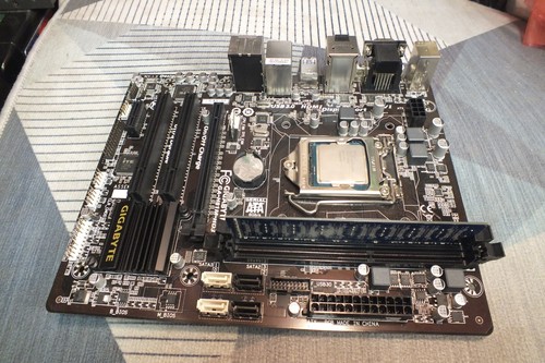 Placa madre Intel GIGABYTE GA-H81M-HD3 Rev:1.0 LGA1150 +i3-4130 3.4 GHz +2 Gb + E/S - Imagen 7 de 10
