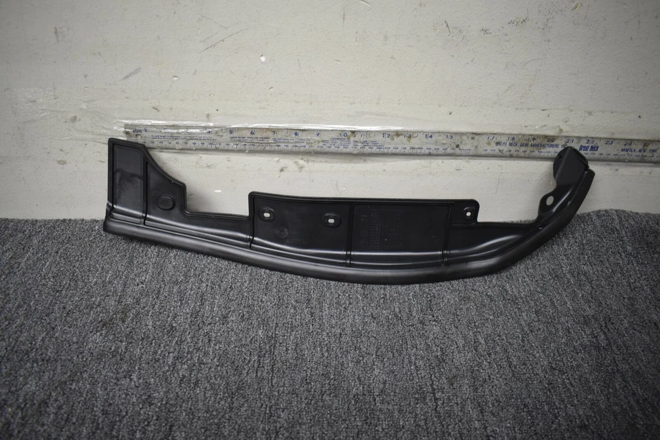 BMW M4 2015-2020 tira meteorológica delantera OEM de fábrica Foto 4 de 4