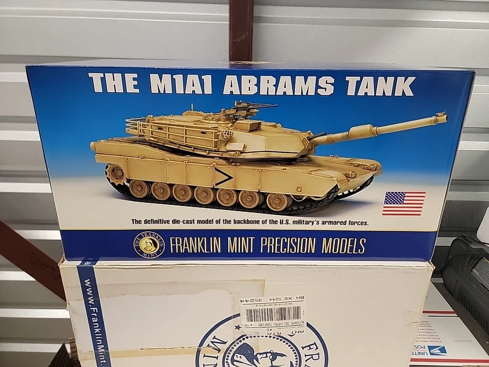 NEW FRANKLIN MINT 1:24 scale DIE-CAST M1A1 ABRAMS TANK OPERATION DESERT STORM - Image 2 of 4