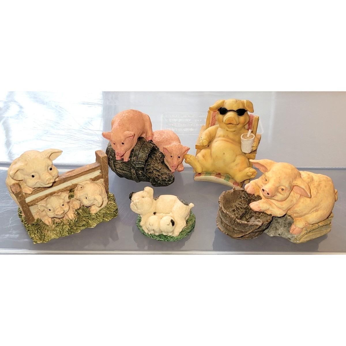 Pig ☆ VINTAGE - 1992 - PIGSVILLE - BABY PIG / PIGLET WITH BOTTLE