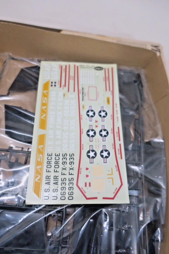 Testors 1/48 Lockheed YF-12A Interceptor Model Kit #588 - Image 4 of 4