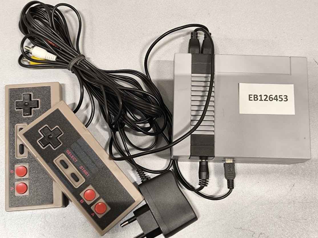 Console Nintendo Entertainment System - Non Testée, Comprend Des Manettes