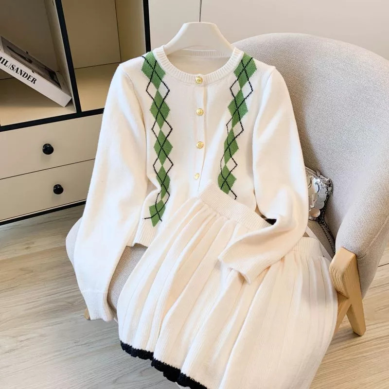 Conjunto De Jersey Preppy Con Cárdigan A Rombos Y Falda Plisada Blanca CF55689