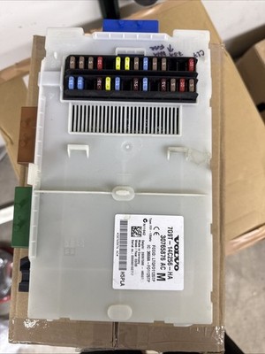 Volvo CEM Fuse Box 30765876 AC S80 V70 XC70 XC60 7G9T-14C256-HA  