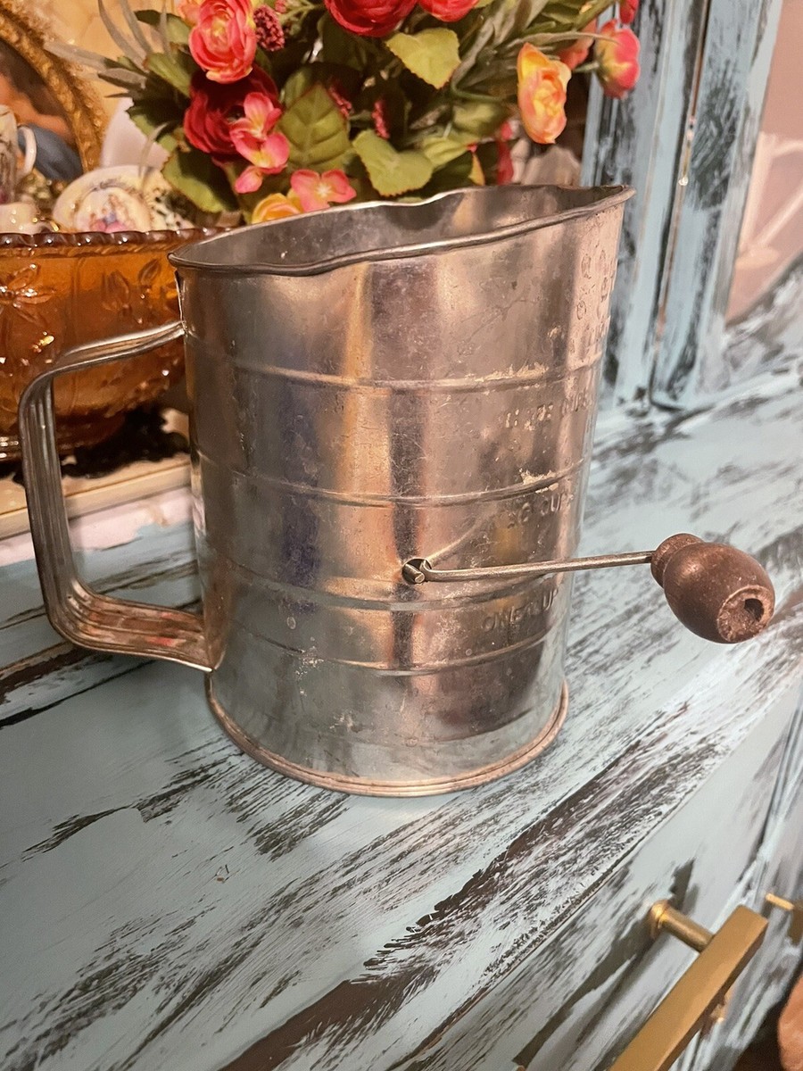 調理器具 secondhand ferric Vintage 1960s Bromwell's 3 Cup Measuring Sifter w/ Crank Knob