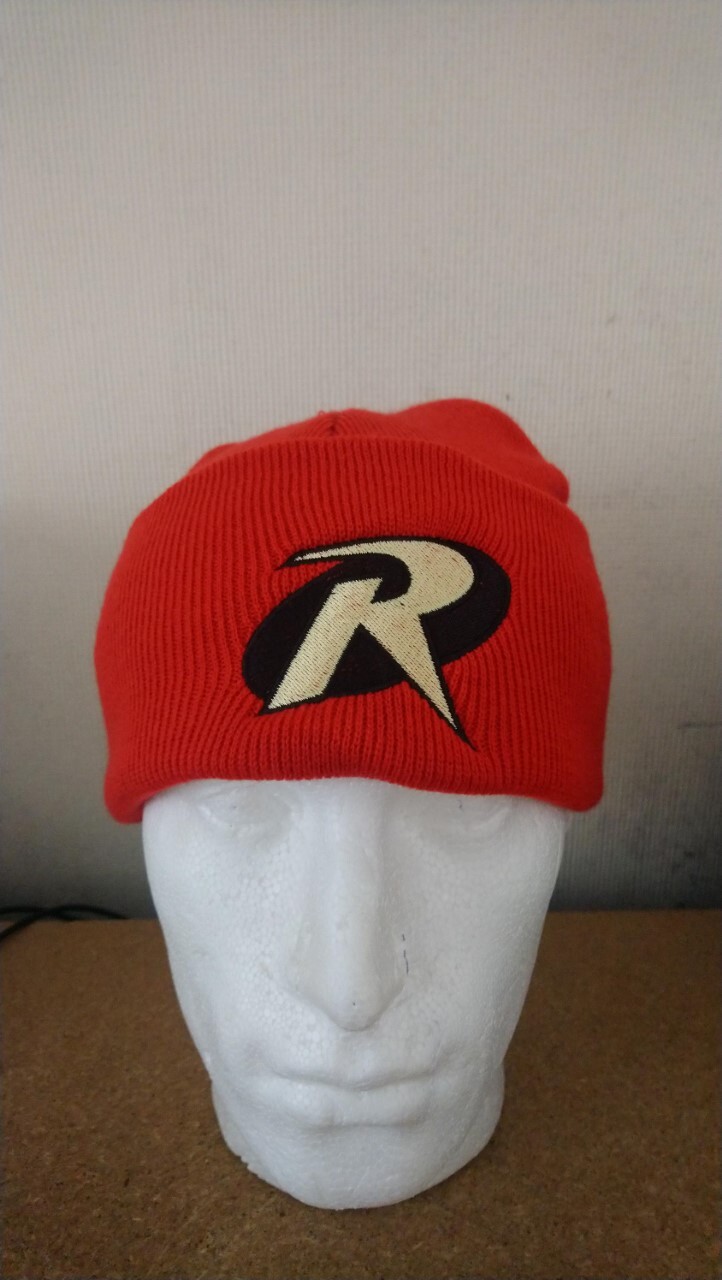 SOMBRERO TEJIDO SUPERHÉROE Robin