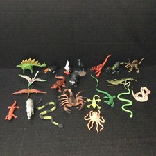 MISCELLANEOUS ANIMAL FIGURES DINOSAURS, BIRDS, SNAKES - LOT OF 21