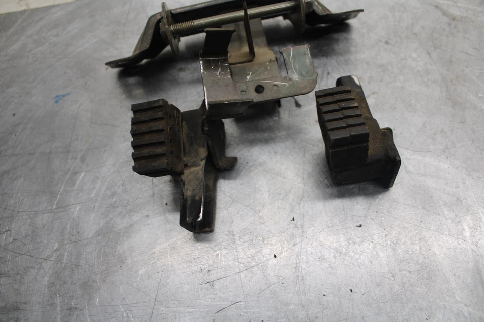 1998 Suzuki TL1000S GAS TANK FUEL CELL PETROL RESERVOIR BRACKET MOUNT BB508 - Image 3 of 4