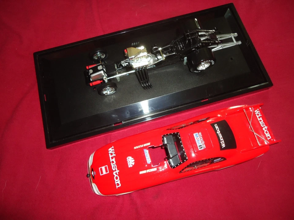 BRANCO BAZEMORE 1997 RCCA WINSTON MUSTANG CARRO ENGRAÇADO ESCALA 1/24 1/3500 COM ESTOJO - Imagem 3 de 4