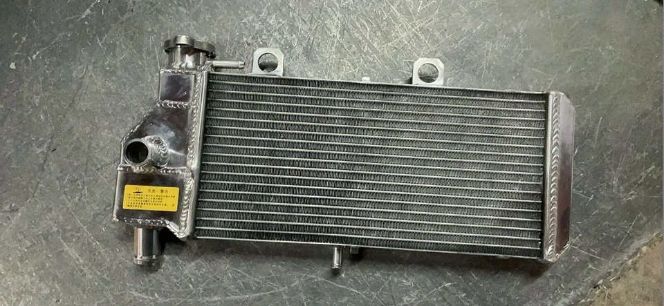 Radiador de aluminio apto para BMW F650GS 2001-2007 y BMW G650 Dakar 2008-2016 Foto 3 de 4