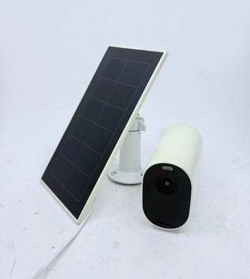 Arlo Essential XL kabellose Spotlight Überwachungskamera + Arlo Solarpanel Ladegerät