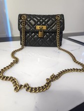 Borsa a tracolla Kurt Geiger piccola Brixton nera lucchetto in pelle trapuntata
